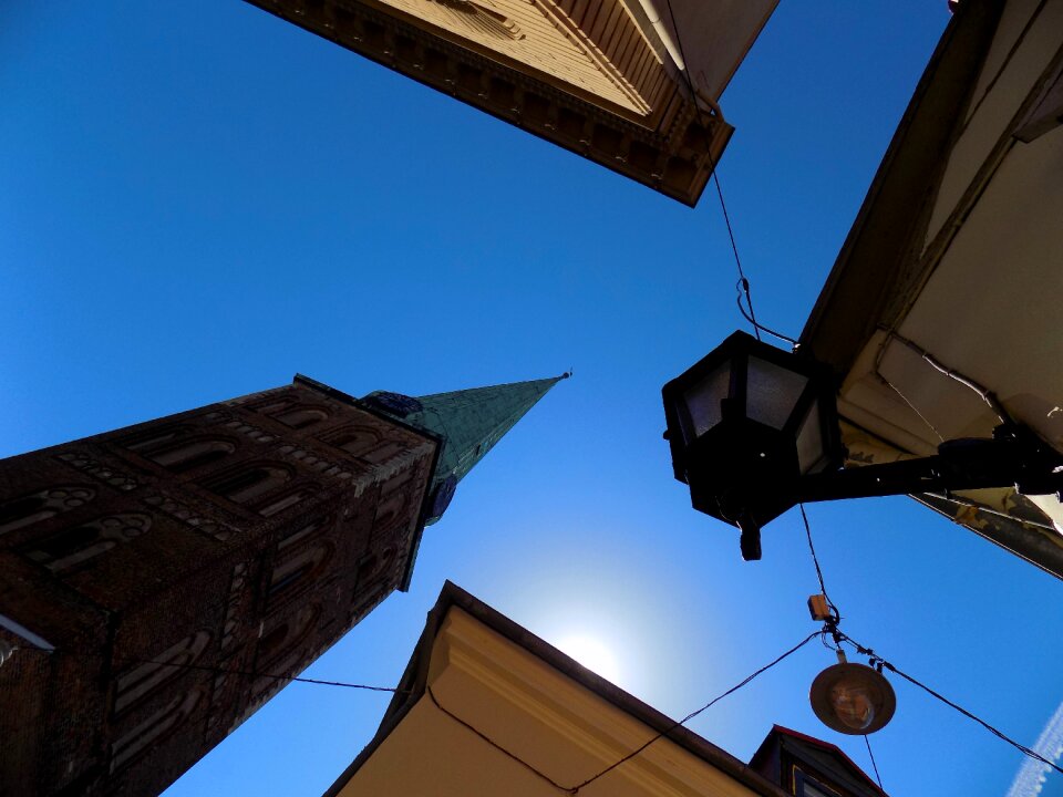 Spire roof building