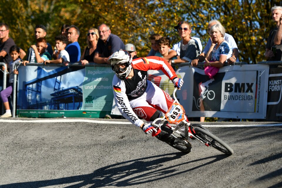 Cyclists race rad-bundesliga