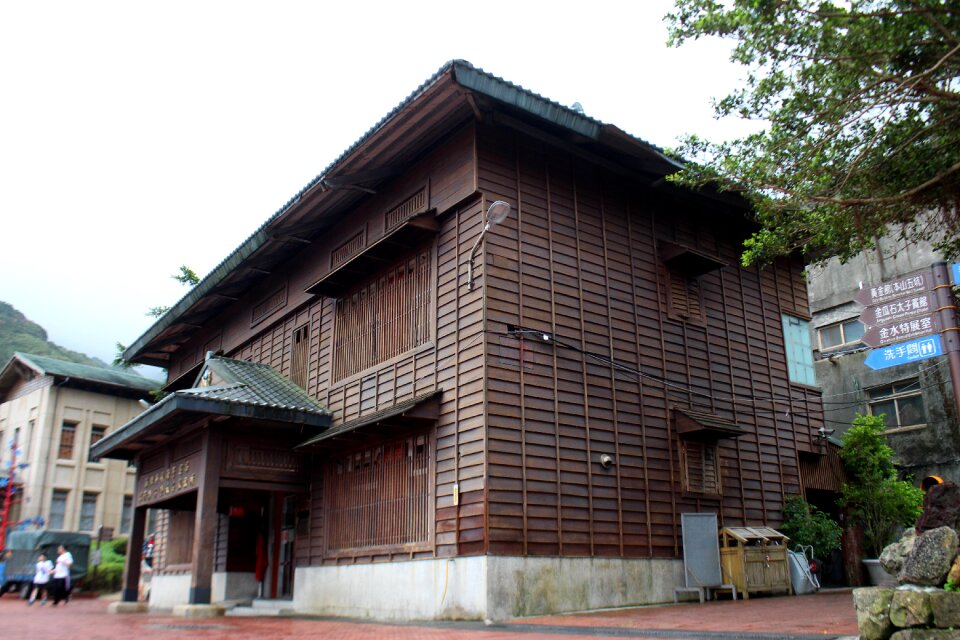 Log cabin police the police station