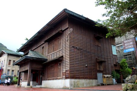 Log cabin police the police station
