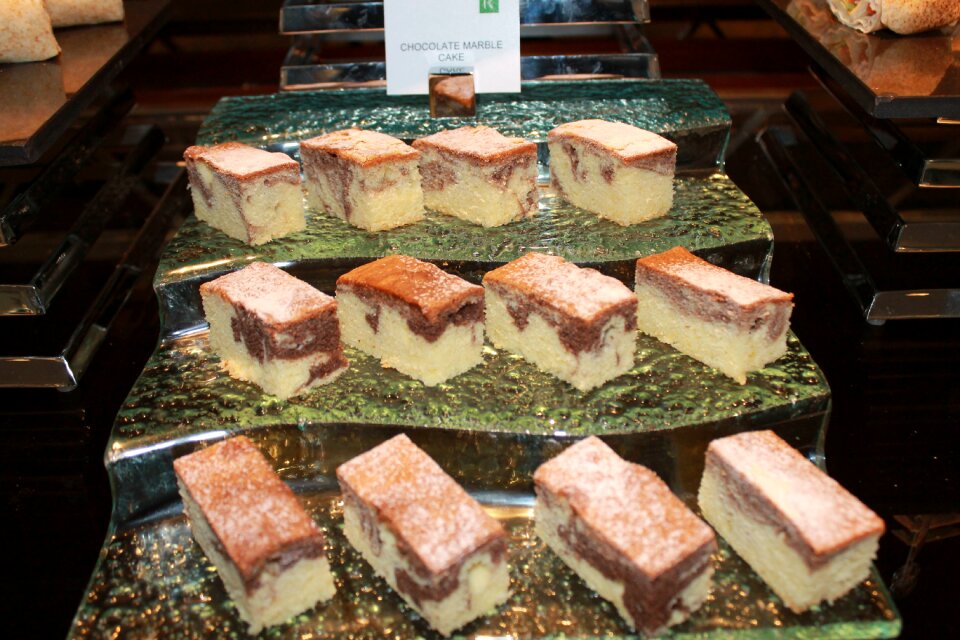 Cakes brown training