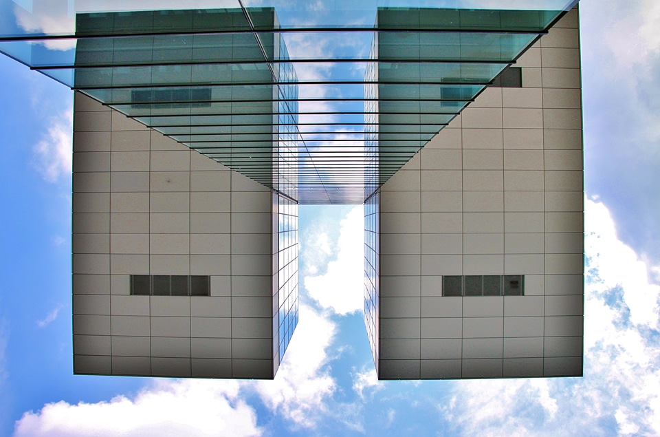 Mirror mirroring modern