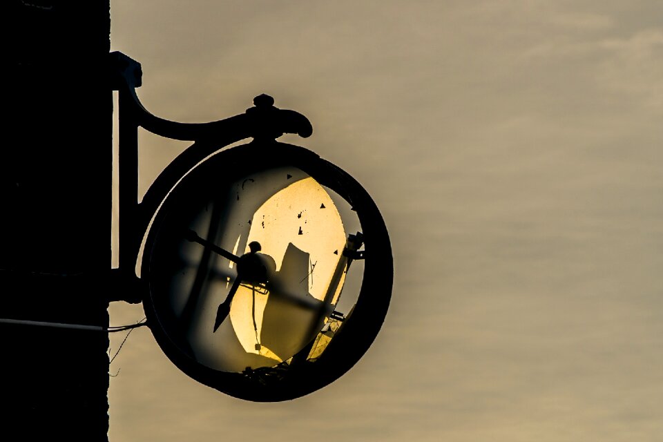 Lost place clock bill