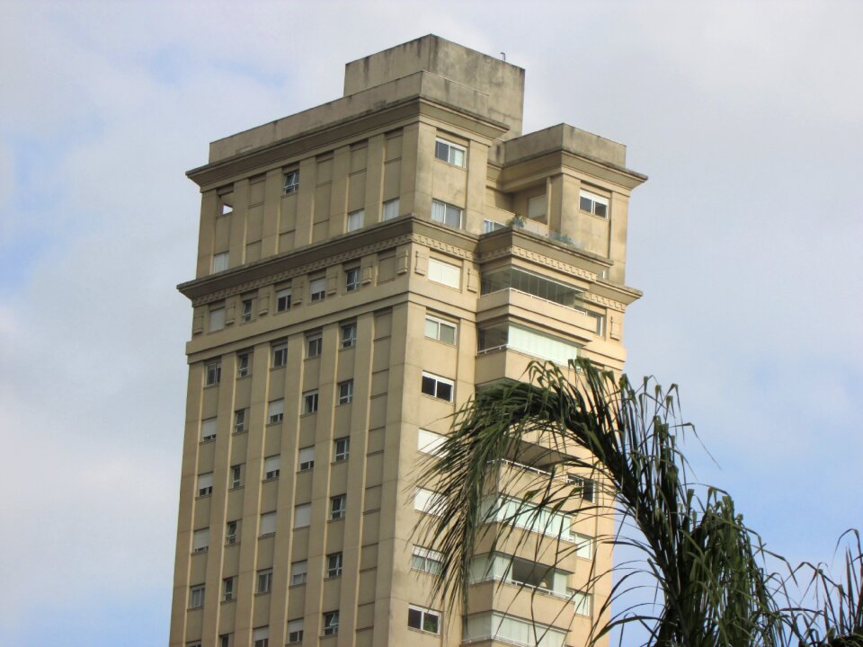 Building condomio cloudy