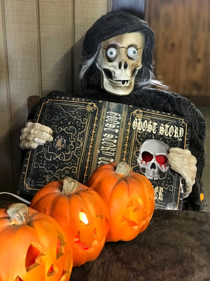 Pumpkins haunted skeleton