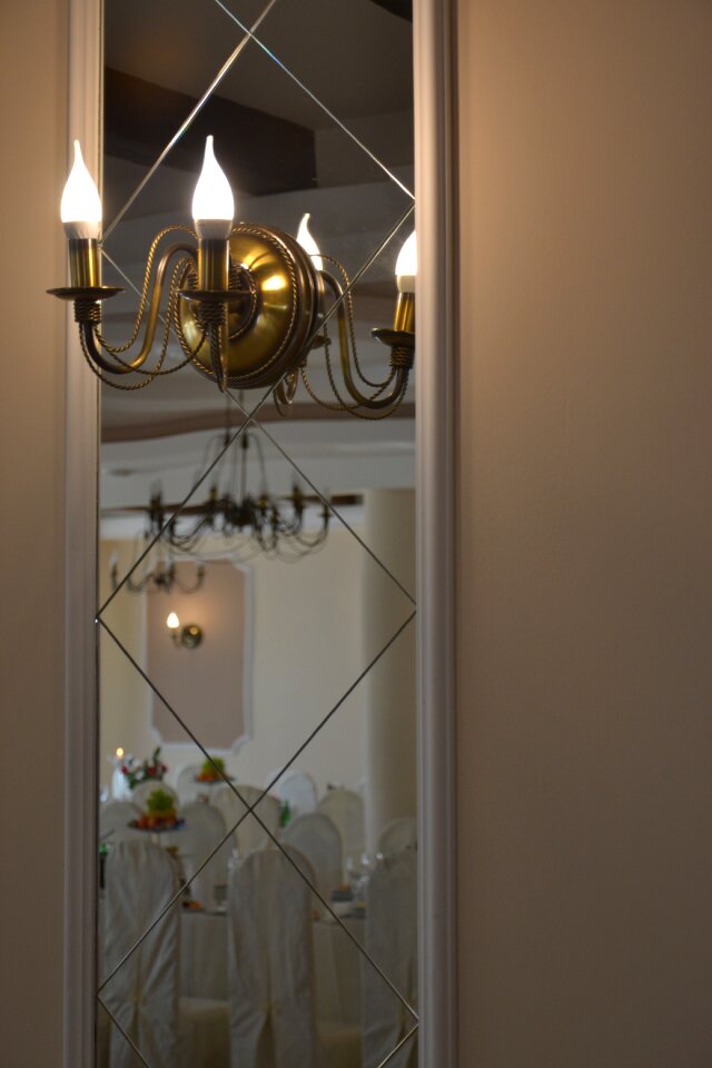 Mirror reflection light