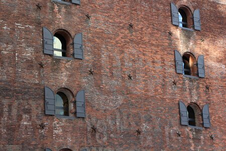 Windows wall bricks