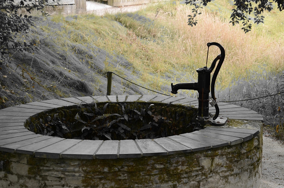 Hand pump water garden pump