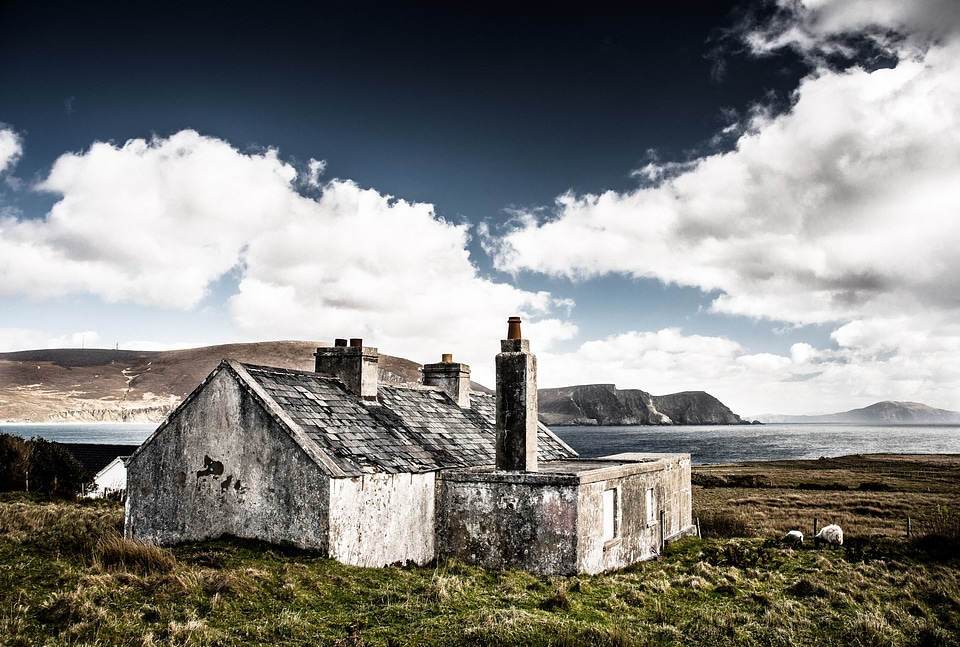 House sea clouds
