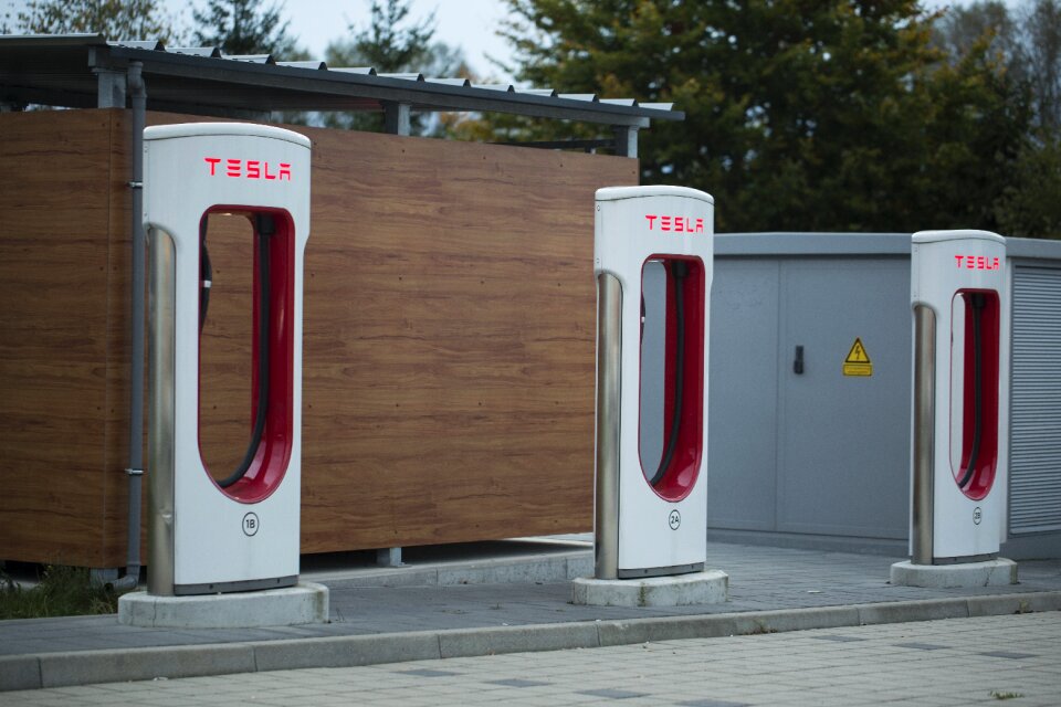 Loading point mobility e-gas station