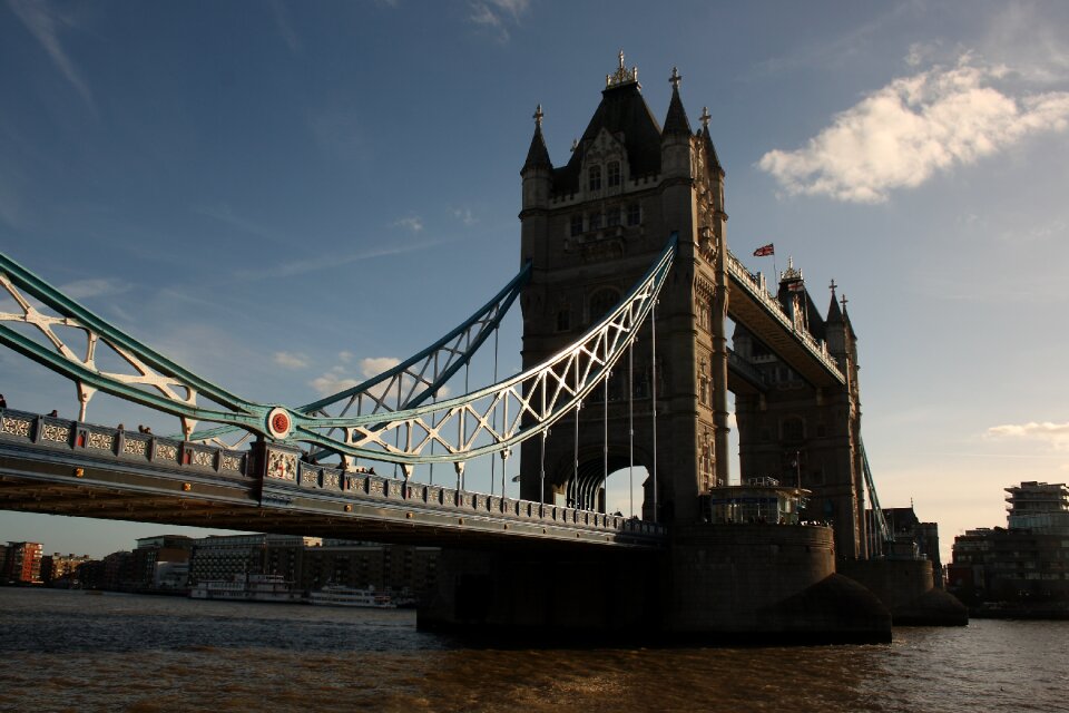 The river thames bridge england