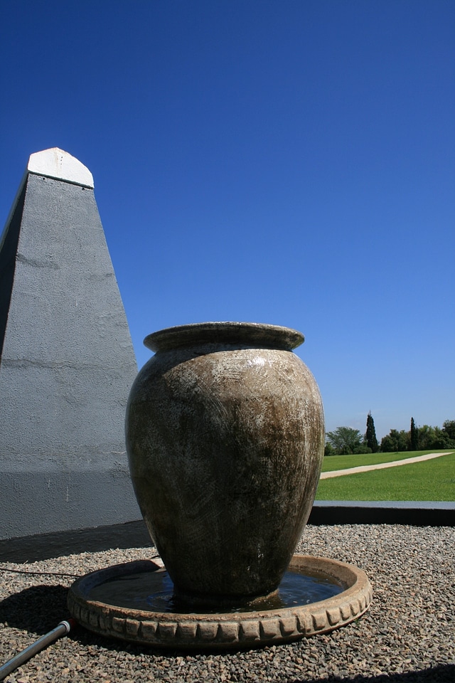 Water feature garden pot