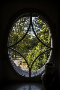 Bull's-eye castle window