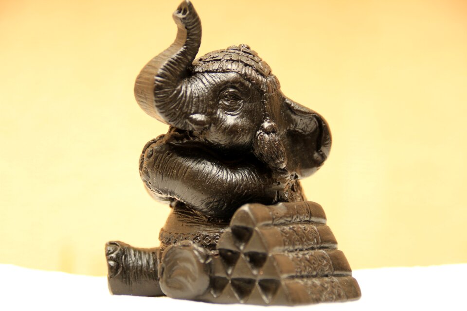 Elephant sculpture decoration