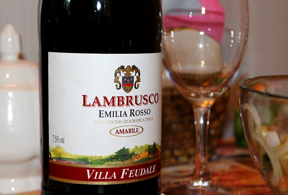 Sparkling wine red wine red sparkling wine