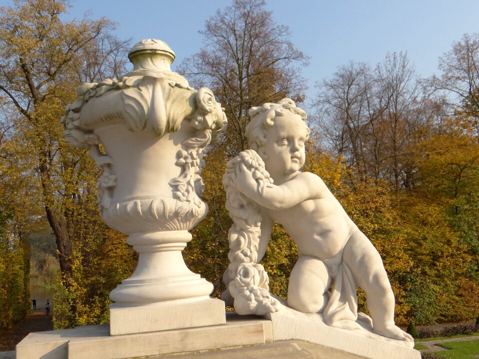 Redler monument rococo photo