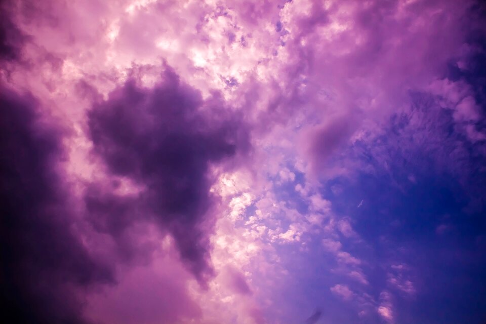 Cloud the sky black