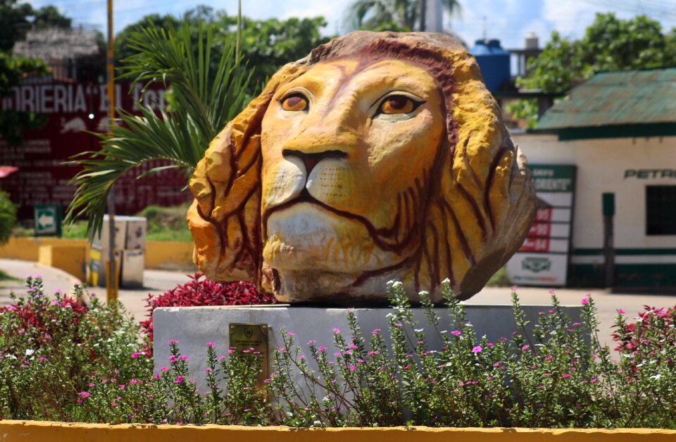 Arts monument stone