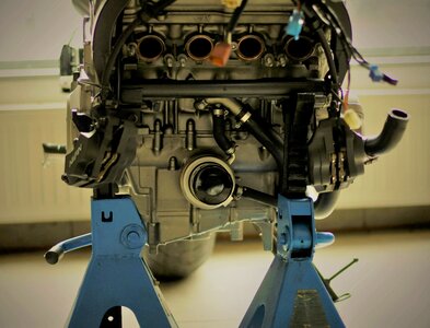 Engine mounting honda cb900f hornet