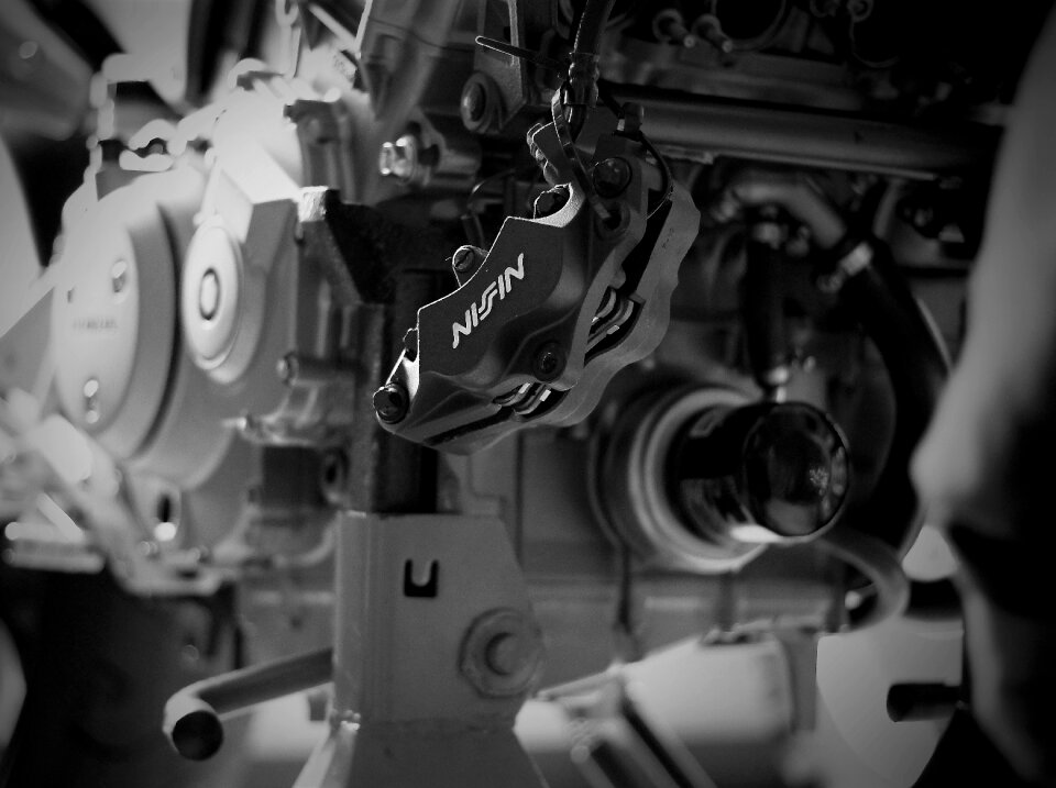 Engine mounting honda cb900f hornet