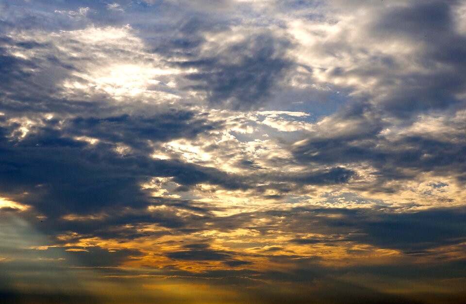 The cloud sunset rays
