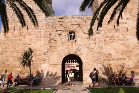 Entrance solid fortress