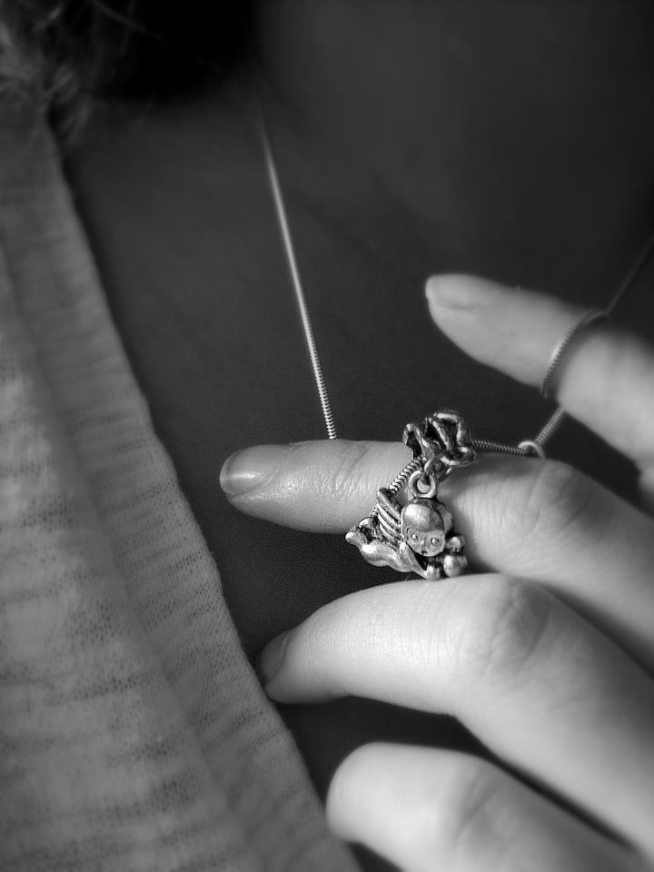 Jewellery hand finger