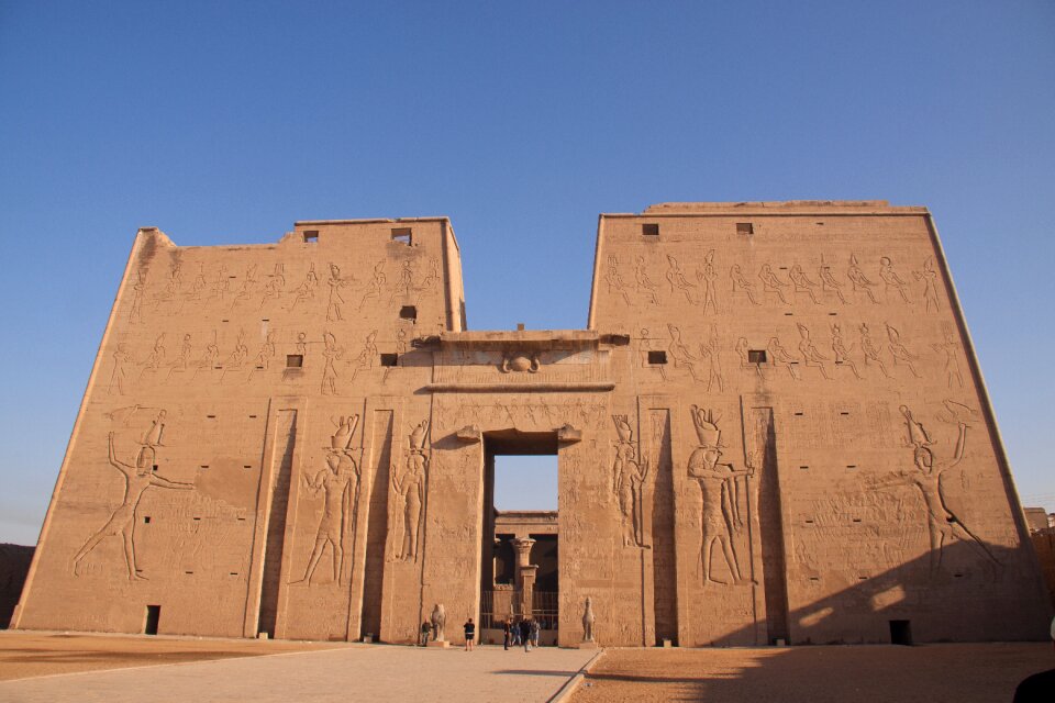 Bastant archaeological site front
