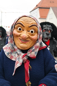 Masks street carnival move