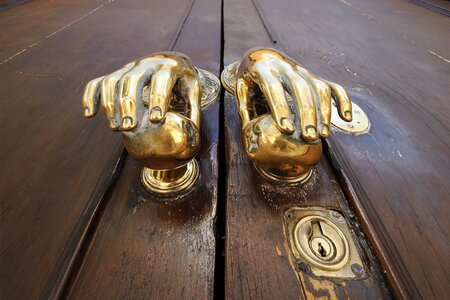 Hands of gold door lock