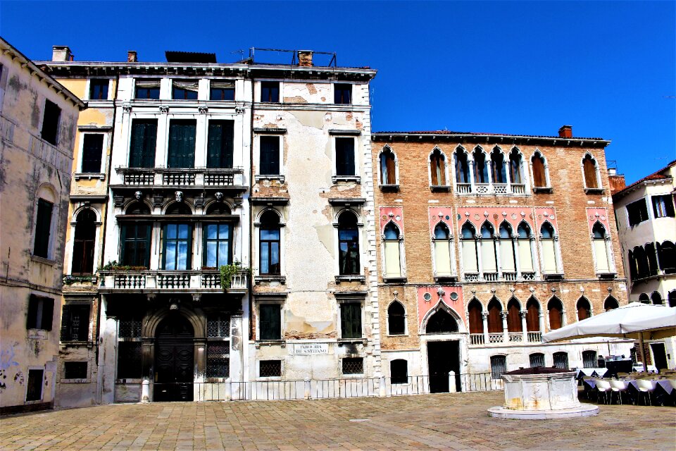 Palace buildings building