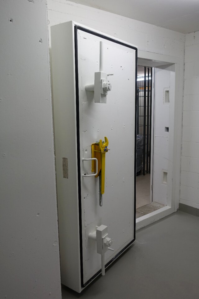 Solid steel backup