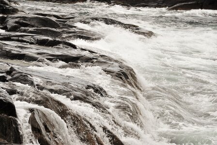 Sea spray wave photo