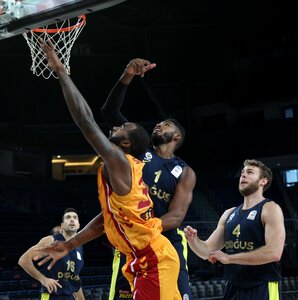 Doğuş fenerbahce derby basketball