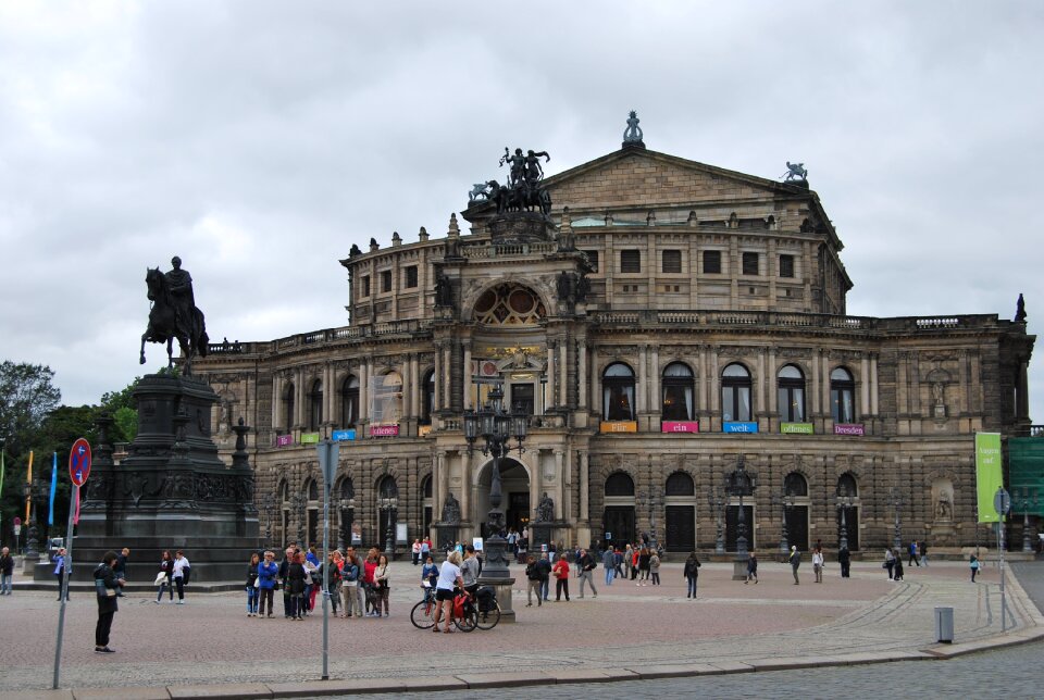 Building of the opera dresden germany