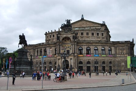 Building of the opera dresden germany
