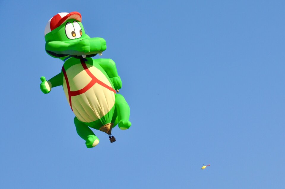 Fly hot air balloon fun
