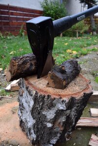 Preparation of the wood winter chop wood