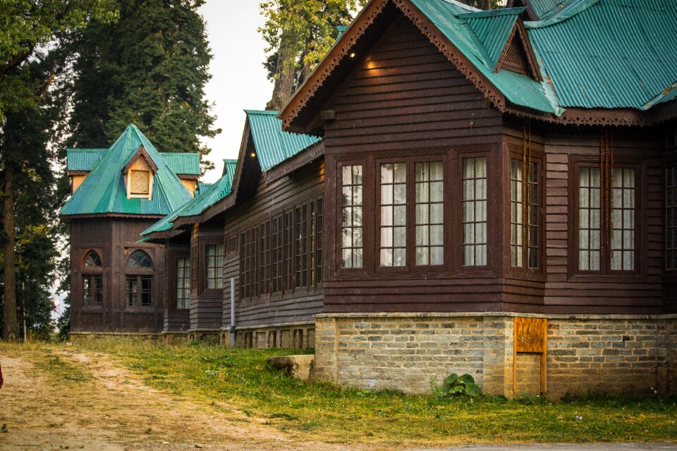 Gulmarg wooden palace royal