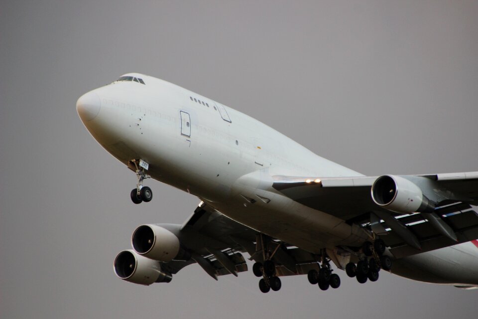 Boeing flying airport photo