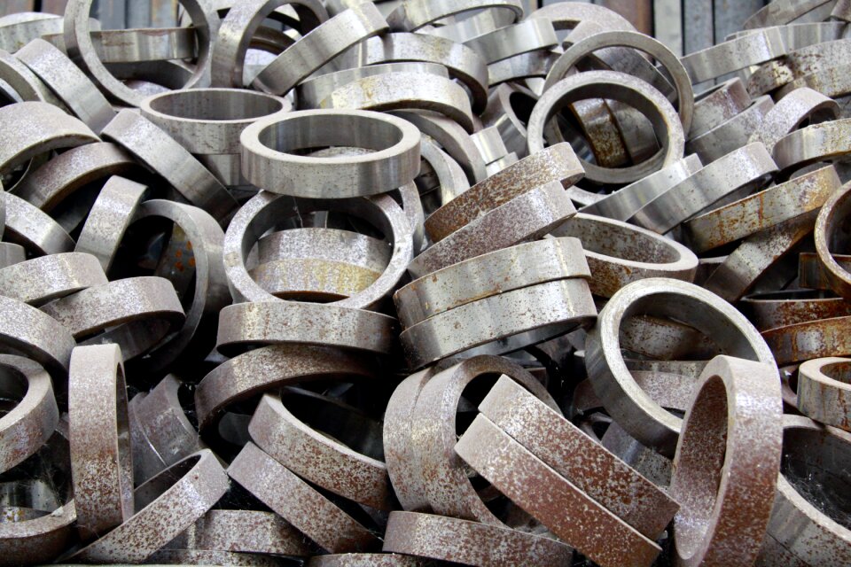 Structure rusted metallic
