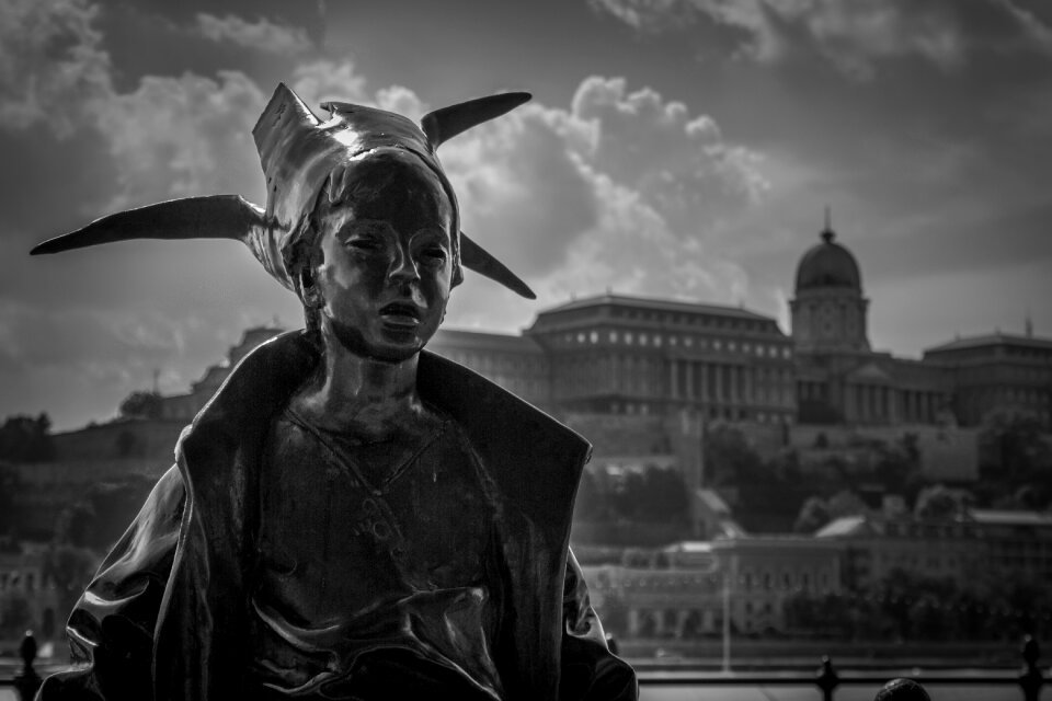 Statue buda castle