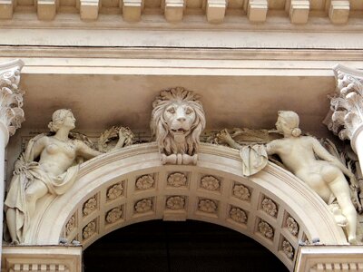 Monument sculpture monuments