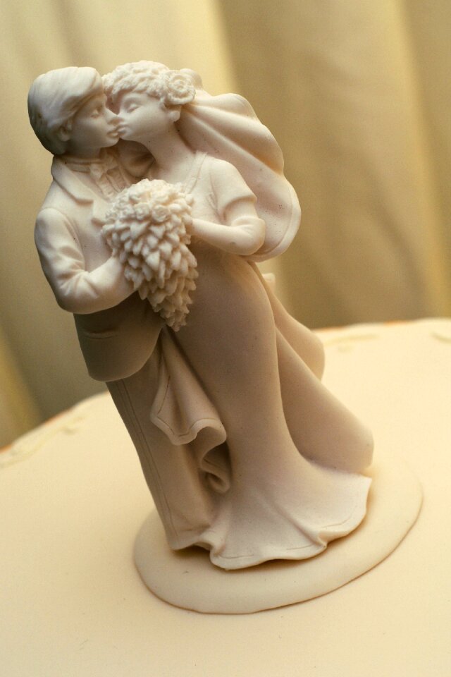 Kissing love porcelain