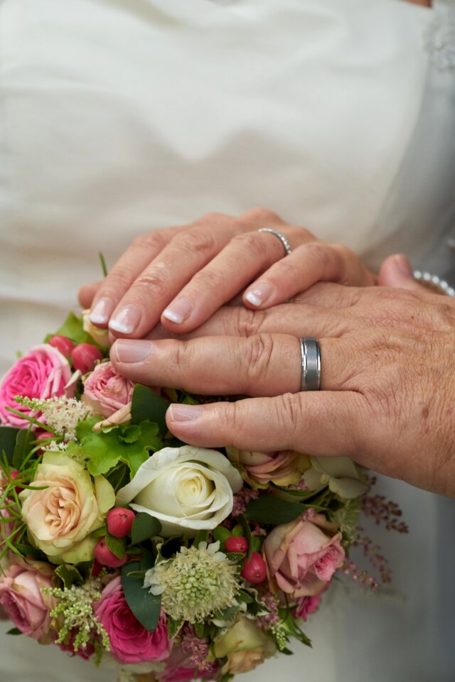 Strauss rings marry photo