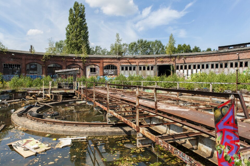 Hub lost place ailing