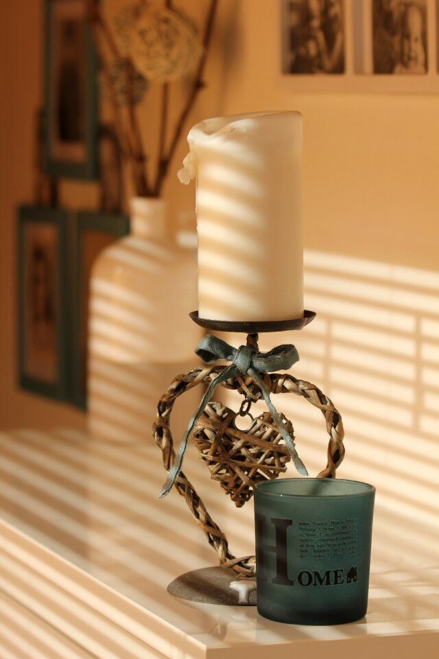 Decoration lighting a game of shadows