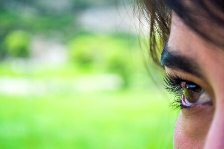 Eye spray walk
