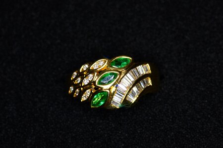 Ring emerald diamonds