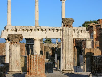 Pompei ionic pillars photo